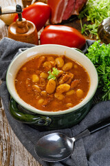 Baked beans in tomato sauce.
