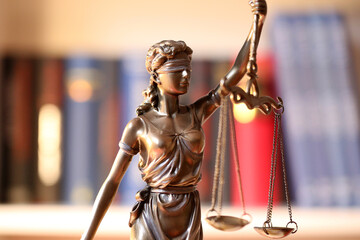 Nahaufnahme einer Justitia als Symbolbild für Recht, Gerechtigkeit usw.