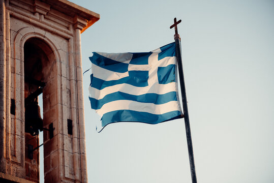 Griechenland-Flagge schwenken - Stockfotografie: lizenzfreie Fotos ©  PromesaStudio 47113115