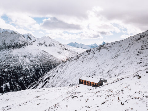 Olpererh&uuml;tte in the Austrian alps during winter.