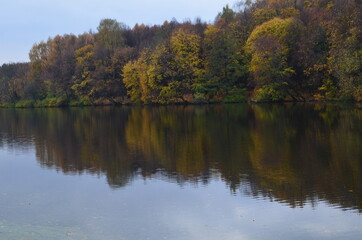 The quiet river in the autumn Park