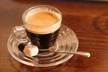 透明なコーヒーカップとコーヒー