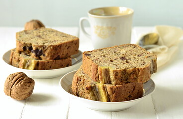 Banana bread with walnut and chocolate