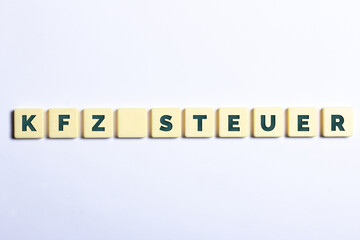 KFZ Steuer auf weißem Hintergrund 