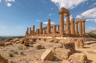 Fototapeta premium ancient greek temple in agrigento valle dei templi