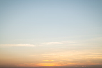 Obraz premium Beautiful clouds and sunset sky background