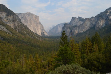Fototapeta premium Hiking, climbing and camping in the beautiful Yosemite National Park and valley in California, USA