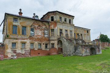 Manor house of the Priklonsky Rukavishnikovs on the banks of the Oka river in the Nizhny Novgorod region