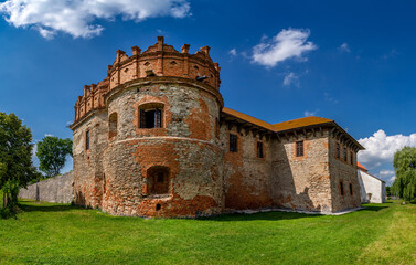Fototapeta na wymiar A beautiful fortress of princes in Starokonstantinov. travel by Ukraine.