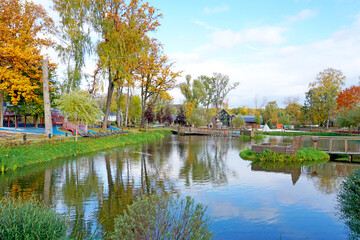 Fototapeta premium Pond in the autumn park