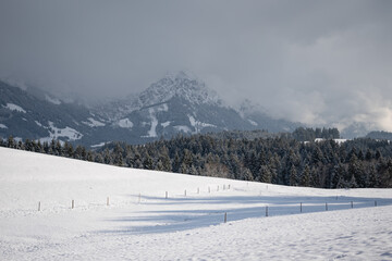 Fototapeta na wymiar Heiterwanger See in Tirol im Winter