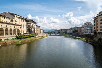 Fototapeta na wymiar A view of the Arno from a bridge in Florence