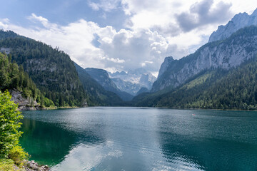 Fototapeta na wymiar Cloudy Day at the Lake Gosausee in Upper Austria