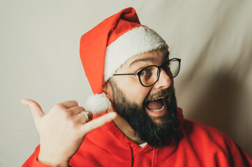 santa claus asks with a gesture to be called