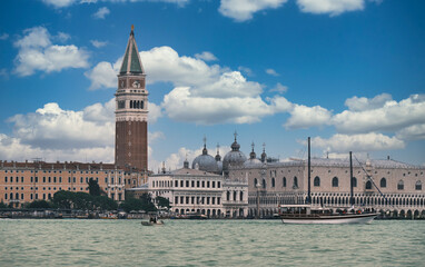 Obraz premium Piazza San Marco seen from the boat