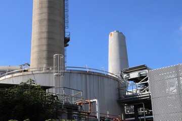 Chaufferie urbaine de Vénissieux vue de l'extérieur, chaufferie alimentée par biomasse, gaz et fioul, et fonctionnant en cogénération , ville de Vénissieux, département du Rhône, France