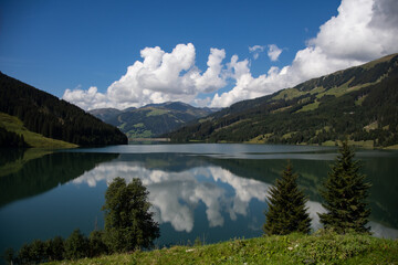 Obraz na płótnie Canvas The Durlaßboden reservoir on a summer day