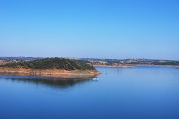 Fototapeta na wymiar alqueva lake landacape, south of Portugal