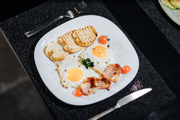 food, dinner, restaurant, salad, meal, plate, table, lunch, wine, dish, gourmet, meat, healthy, wedding, banquet, vegetables, glass, tomato, seafood, red, dining, buffet, cuisine, delicious, appetizer