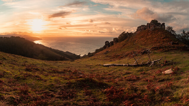 Jaizkibel mountain next to the basque coast with the Atlantic ocean.	
