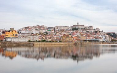 Obraz premium view from the mondegoo river historic center of Coimbra, Portugal.