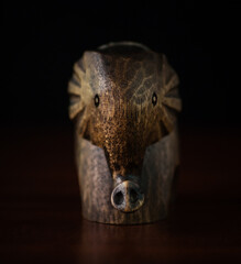 escultura pequeña de elefante de madera artesanal