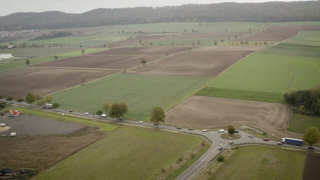 Verkehrschaos in der Kleinstadt Northeim in Niedersachsen auf Grund der Autobahnsperrung A7.