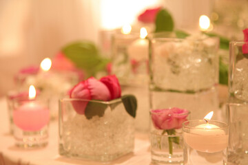 キャンドルと花