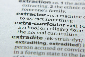 Obraz premium Word or phrase Extra-Curricular in a dictionary.