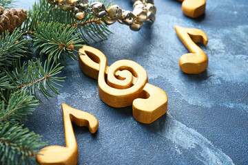 Note signs and Christmas decor on color background