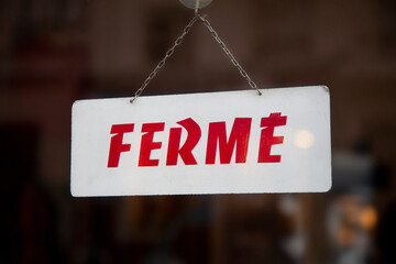 Panneau signalétique boutique fermé