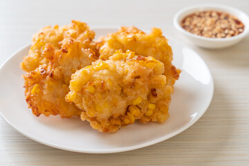 fried corn with sauce