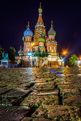 Obraz premium St. Basil's Cathedral on Red Square at night. One of the most popular attractions in Russia.