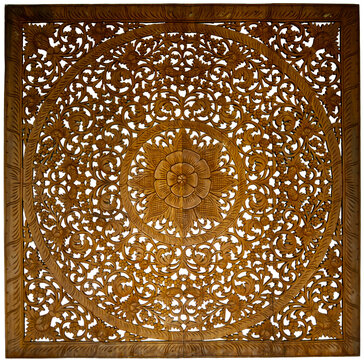 The flowery wood carvings made by Asian craftsmen buetiful
