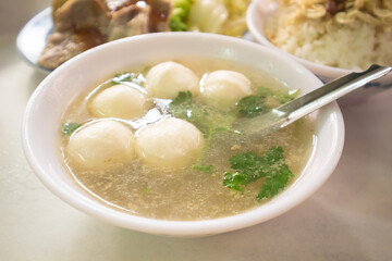 台湾名物の魚のつみれスープ