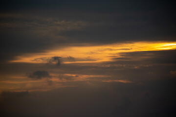 夕暮れの暗めの空