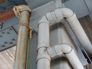 Obraz premium 鉄骨と排水管