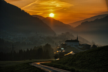 Sonnenaufgang über St. Veit im Pongau 