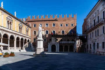 Obraz na płótnie Canvas Verona historic city center - Piazza dei Signori Square, Palazzo Governo Palace and Loggia del Consiglio with Dante Alighieri monument