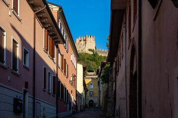 Fototapeta na wymiar Medieval Town with a Castle and surrounding city wall of Soave in the province of Verona, Italy in autumn 