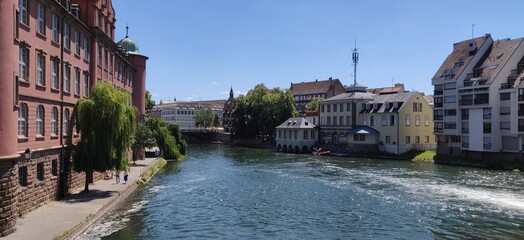 Obraz premium Magnifique ville de Strasbourg, capitale Européenne dans l'Est de la France dans la région Grand-Est.