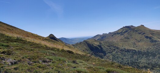 Le puy Mary est un sommet des monts du Cantal, vestige du plus grand stratovolcan d'Europe. Il culmine à 1 783 mètres d'altitude.