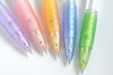 カラフルな筆記用具