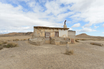Casa abandonada en un  paisaje semidesértico del Parque Natural , Reserva de la Biosfera...