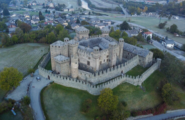 Il castello di Fenis dal drone in Val D Aosta