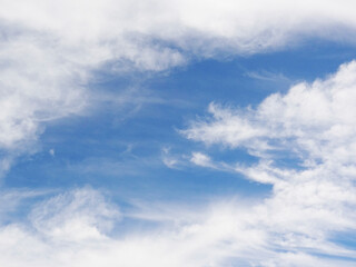 Obraz premium 白い雲と青空