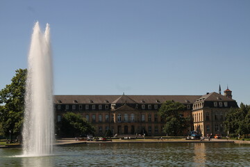 Fototapeta na wymiar Fontain, Fontaine, Wasser, Schloss, Water, Castle, Stuttgart, Germany, Reisen, Travel, Tourismus, Tourism, Park, 