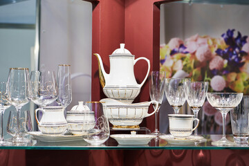 Porcelain and glassware dishes in the store