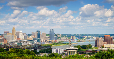 Fototapeta na wymiar Cincinnati downtown skyline