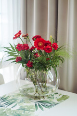 Obraz na płótnie Canvas bouquet of red flowers